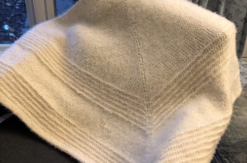 Cozy Cabin Shawl - Free pattern from Knitting in the Park