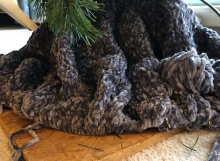 Vintage Velvet Christmas Tree Skirt Knitting Pattern