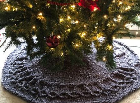 Vintage Velvet Christmas Tree Skirt Knitting Pattern