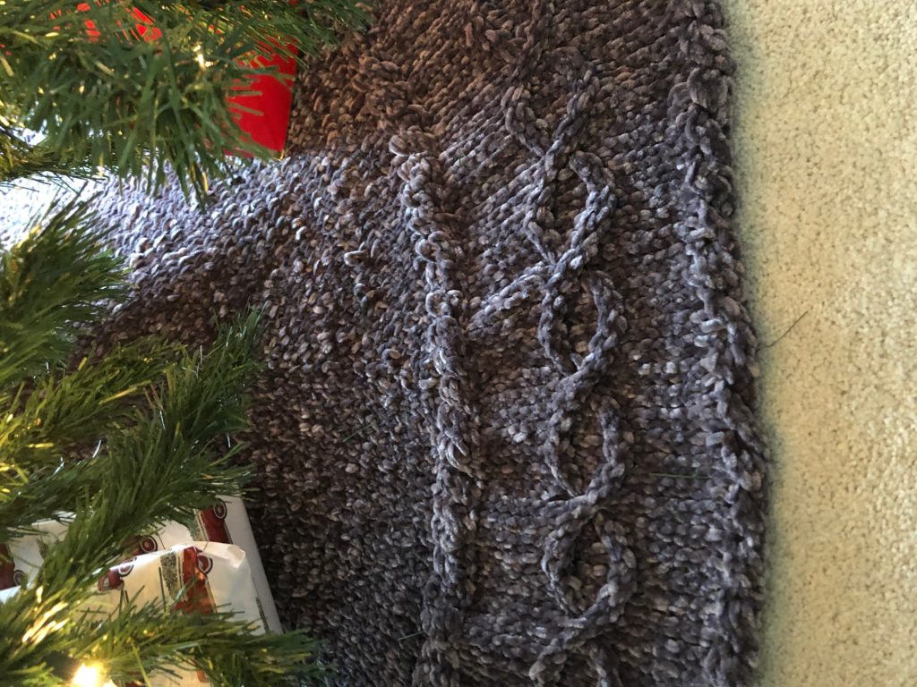 DIY Knitted Christmas Tree Skirt 