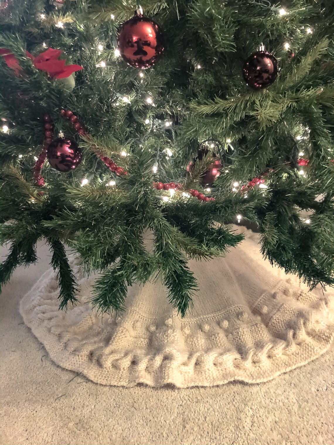 Snowy White Christmas Tree Skirt Knitting Pattern
