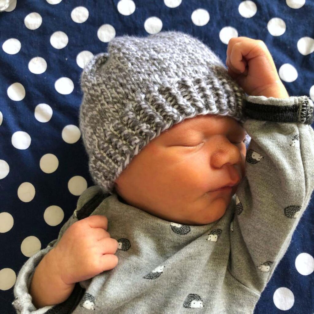 Tutorial for hats for babies from Knitting in the Park.