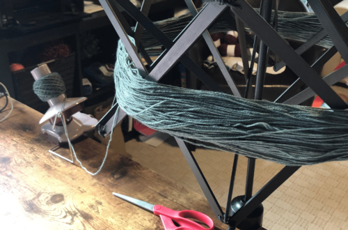 How to use a yarn swift on Knitting in the Park
