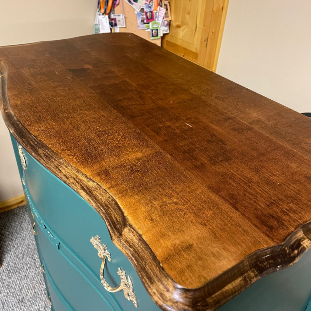 Watch this vintage dresser go from shabby to chic with Knitting in the Park