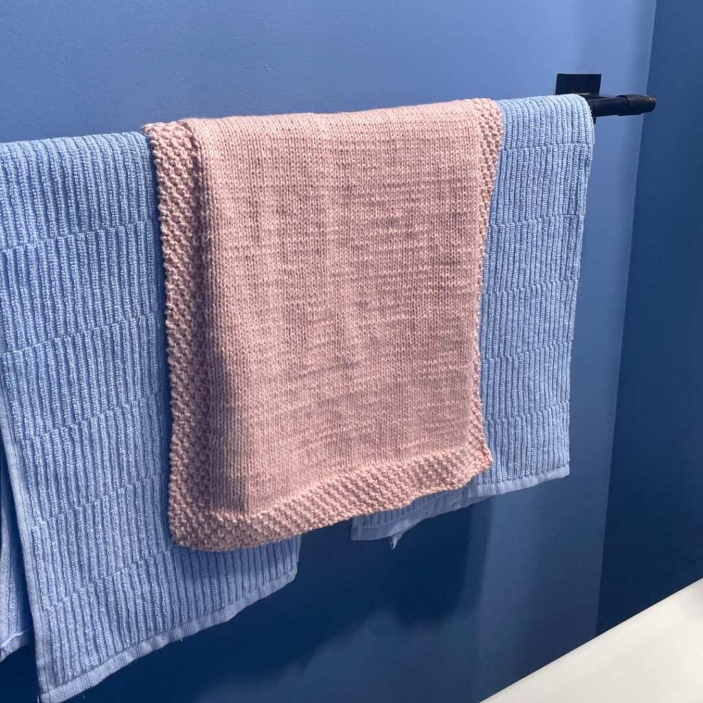 Learn how to knit a simple hand towel for free from Knitting in the Park with the Double Seed Stitch Hand Towel