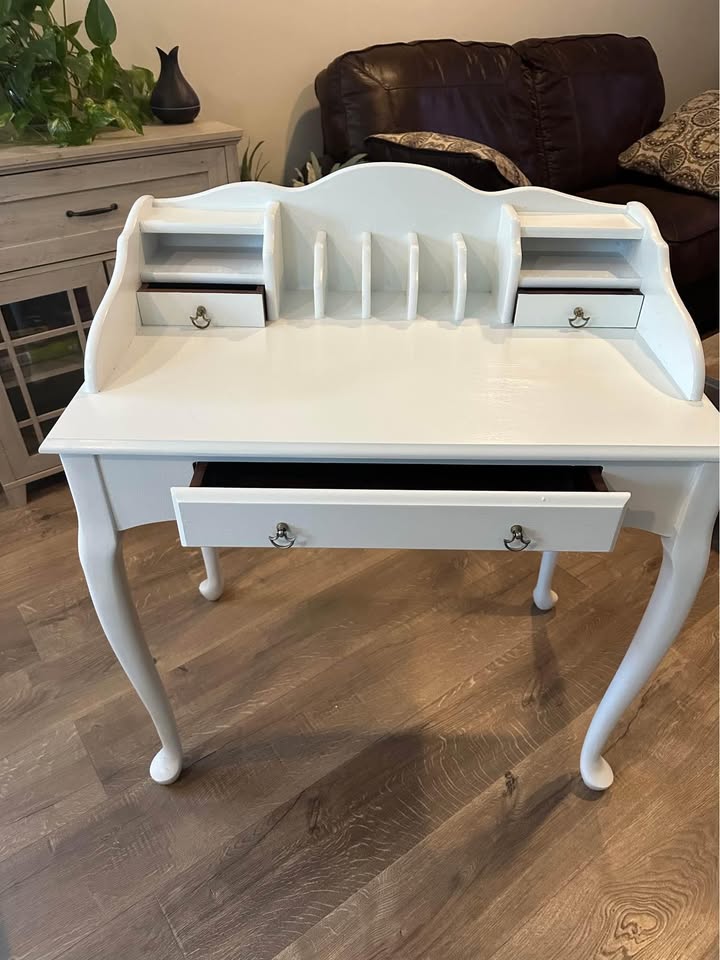 Facebook Marketplace Flip: Child's Vanity
