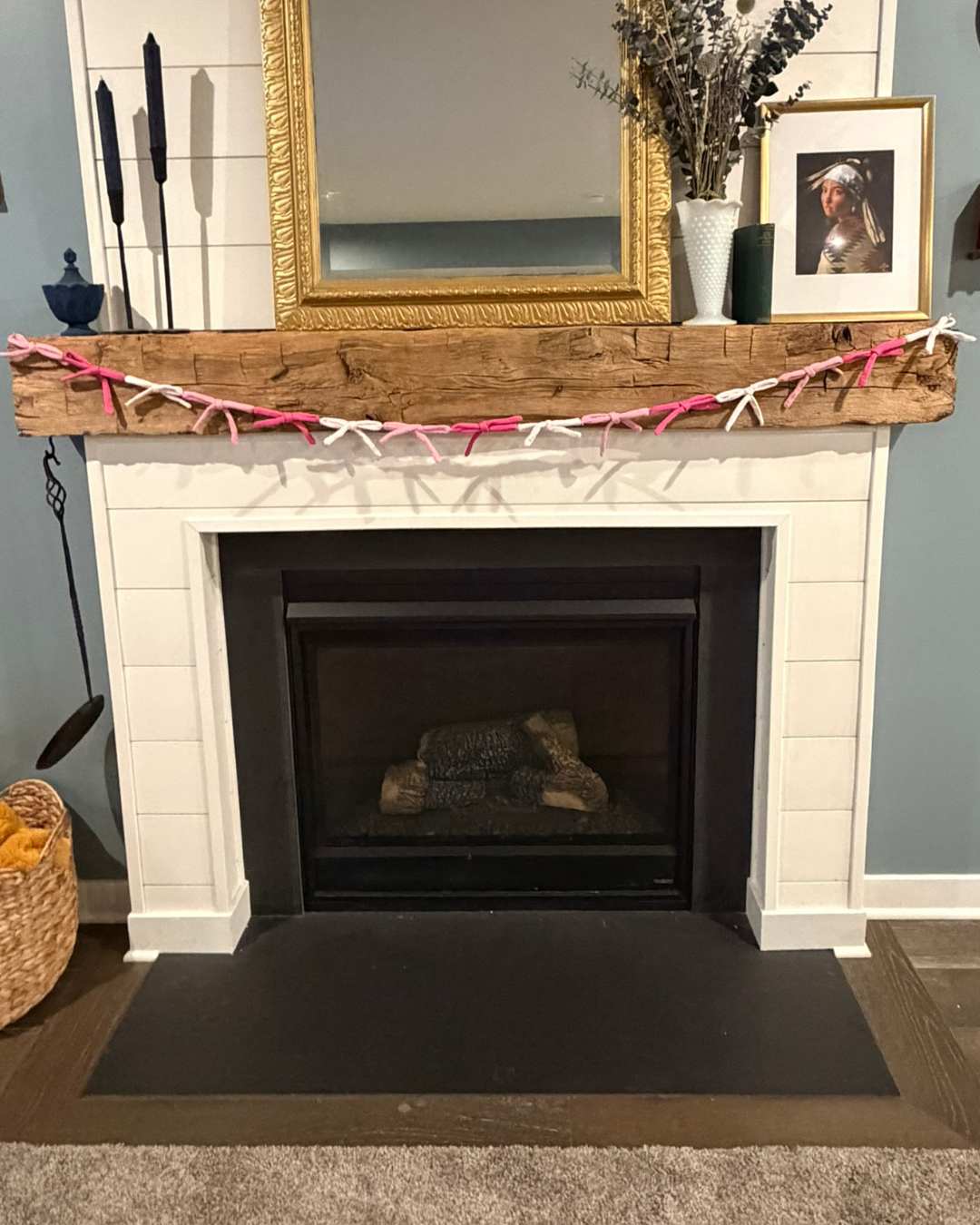 How to Knit a Valentine Bow Garland - Free tutorial from Knitting in the Park