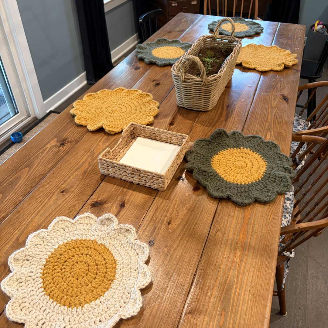How to create a custom spring rustic table setting with knitting in the park. 