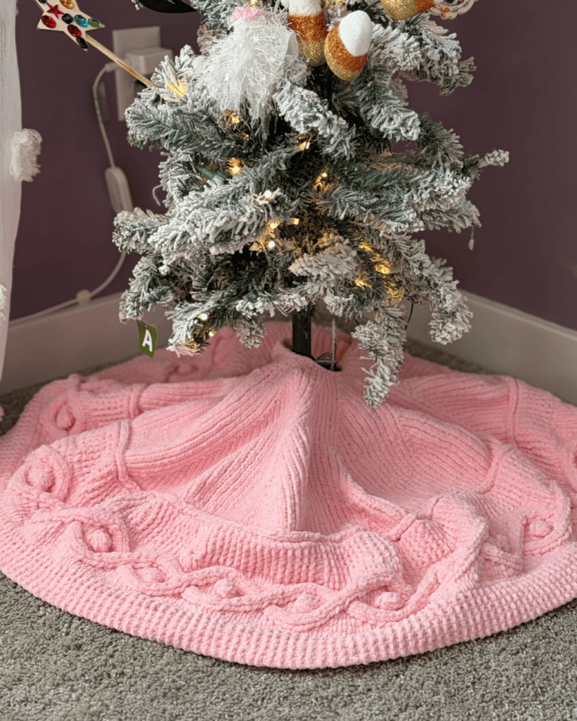 Cute and creative Christmas Tree Skirt Knitting Pattern - the Sugar Plum Christmas Tree Skirt